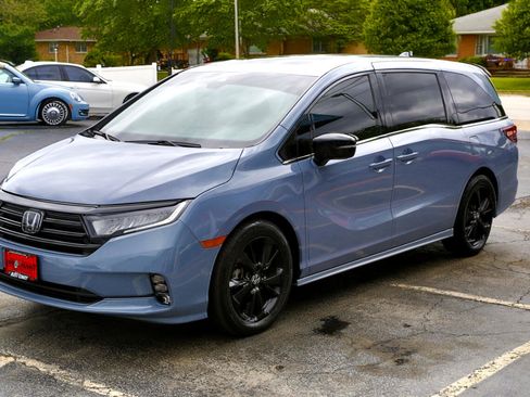 Used 2023 Honda Odyssey Sport image 3