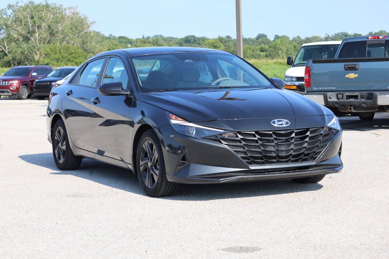 Used 2022 Hyundai Elantra SEL FWD image 4