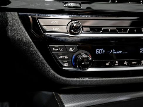 Used 2023 BMW M550i xDrive image 28