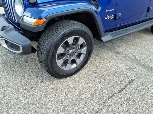 Used 2019 Jeep Wrangler Unlimited Sahara w/ Safety Group AWD/4WD image 4