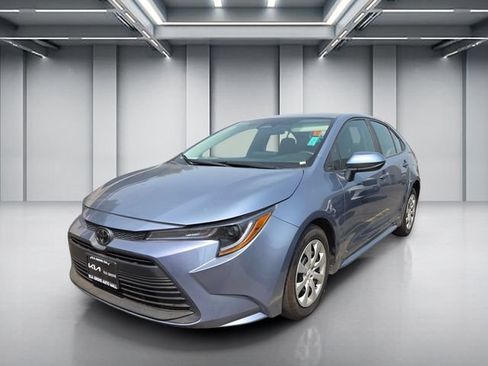 Used 2023 Toyota Corolla LE FWD image 3