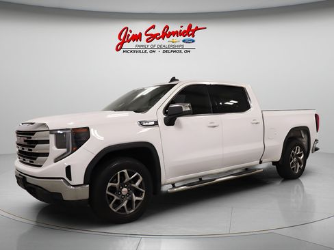 Used 2023 GMC Sierra 1500 SLE w/ Max Trailering Package AWD/4WD image 2