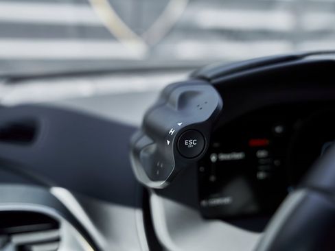 Used 2023 McLaren Artura image 50