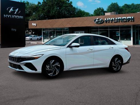 New 2025 Hyundai Elantra Limited w/ Cargo Package image 2