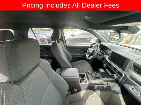 Used 2025 Toyota 4Runner SR5 AWD/4WD image 3