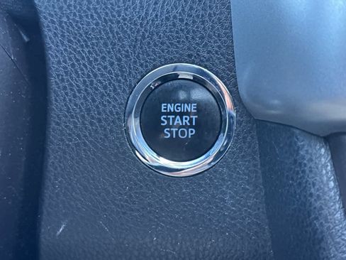 Used 2019 Toyota Highlander Limited image 26