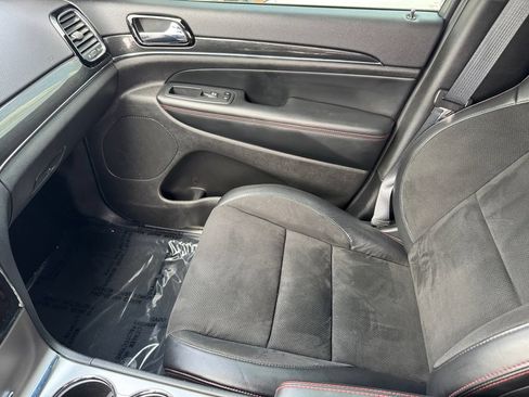 Used 2019 Jeep Grand Cherokee Trailhawk AWD/4WD image 30