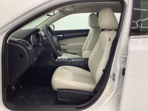 Used 2021 Chrysler 300 Touring image 14