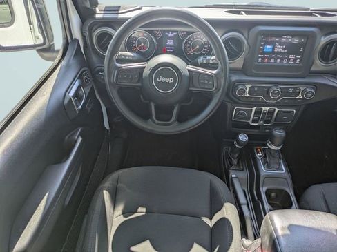 Used 2022 Jeep Wrangler Unlimited Sport image 15