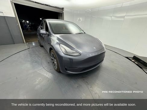Used 2023 Tesla Model Y Long Range image 8
