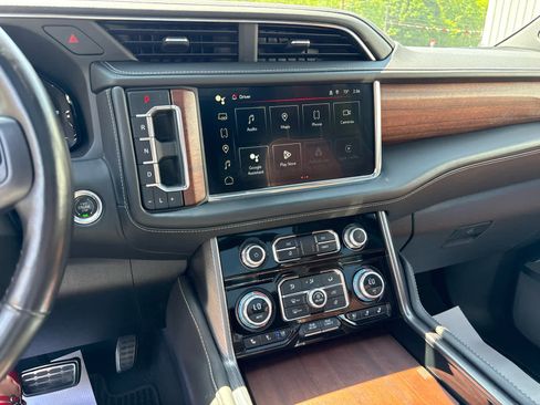 Used 2023 GMC Yukon XL Denali Ultimate AWD/4WD image 19