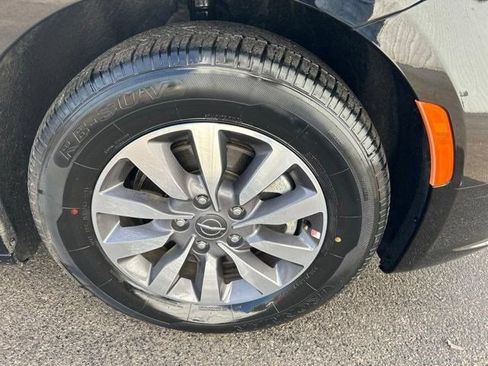 Used 2024 Chrysler Pacifica Limited FWD image 58