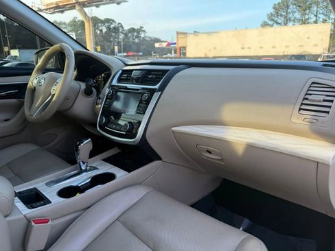 Used 2018 Nissan Altima 2.5 SL w/ 2.5 SL Technology Package FWD image 9