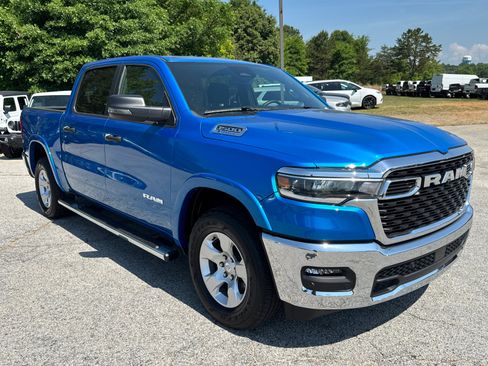 Used 2025 RAM 1500 Big Horn AWD/4WD image 3