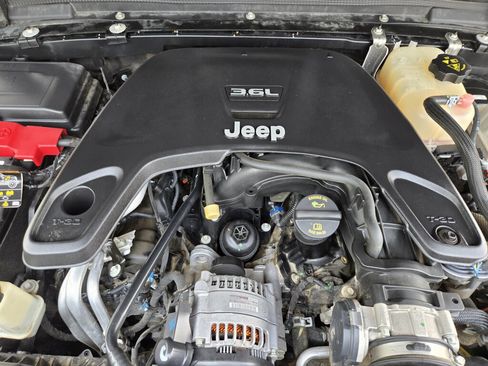 Used 2020 Jeep Gladiator Overland AWD/4WD image 15