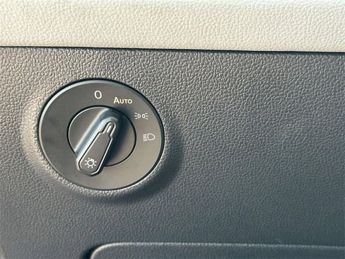 Used 2022 Volkswagen Taos SE image 15