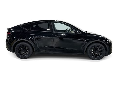 Certified 2023 Tesla Model Y Long Range AWD/4WD image 7