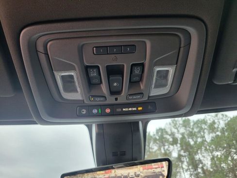 Used 2021 GMC Sierra 2500 Denali w/ Denali Ultimate Package image 17