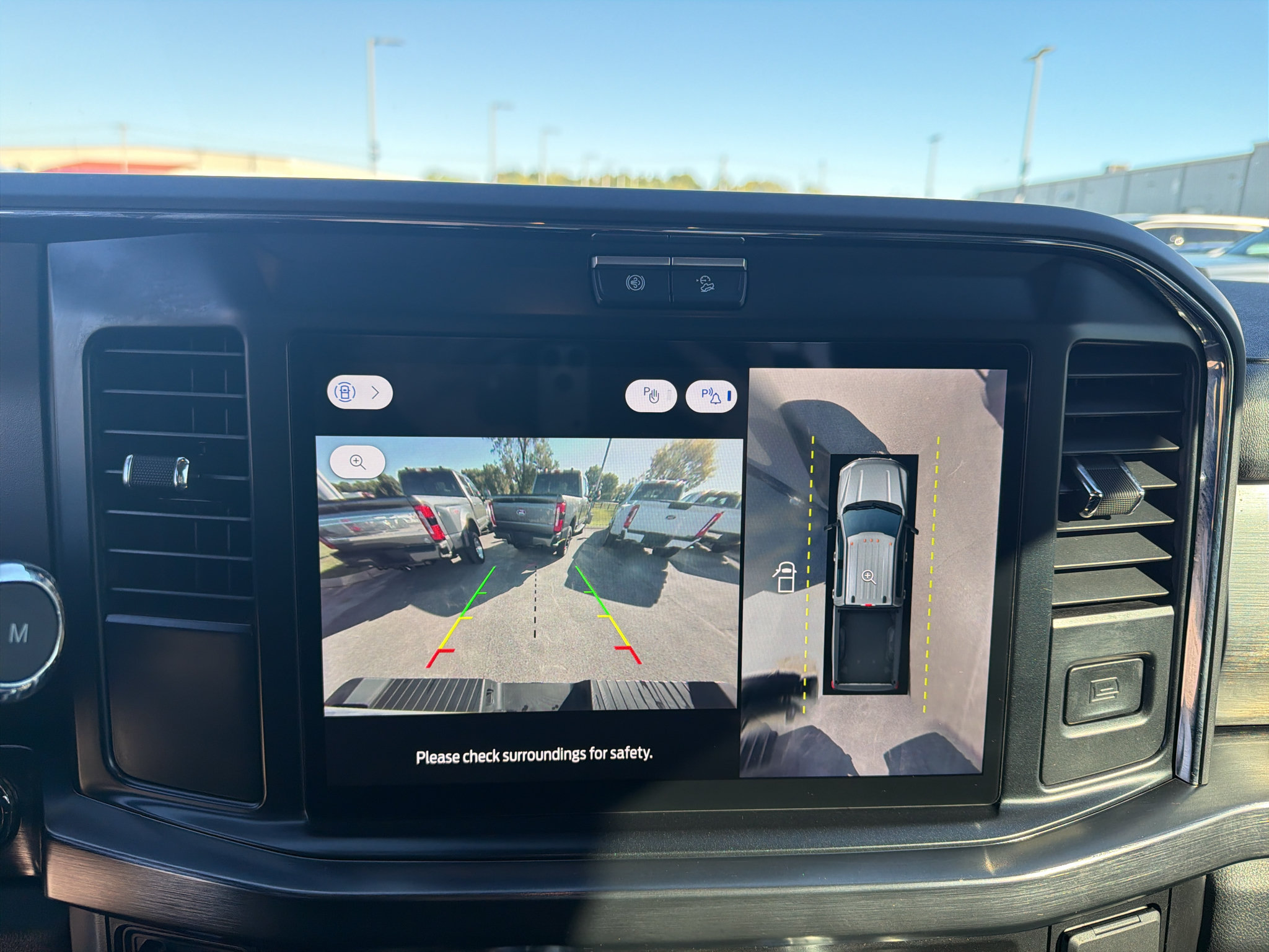Used 2025 Ford F350 Lariat w/ FX4 Off-Road Package AWD/4WD image 16