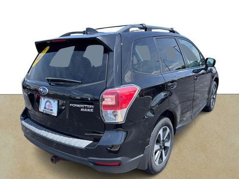 Used 2017 Subaru Forester 2.5i Premium w/ All-Weather Package AWD/4WD image 4