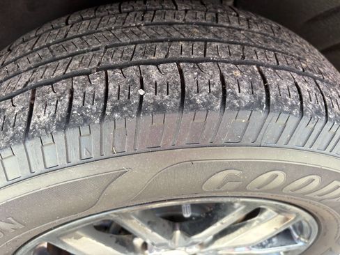 Used 2017 GMC Acadia SLT AWD/4WD image 13