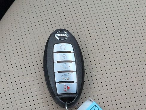 Used 2019 Nissan Rogue SL w/ Premium Package FWD image 31