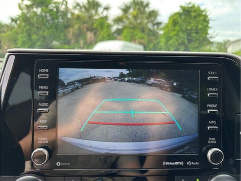 Used 2020 Toyota Highlander LE FWD image 26
