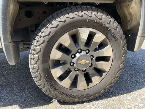 Used 2023 Chevrolet Silverado 2500 Custom w/ Custom Value Package image 26