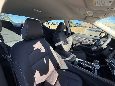 Used 2023 Nissan Altima 2.5 SV image 13