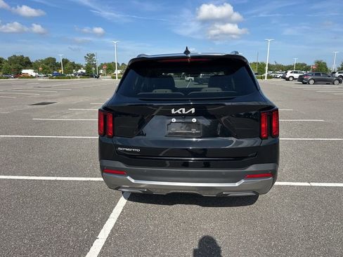 Certified 2025 Kia Sorento EX w/ Panoramic Sunroof Package FWD image 8