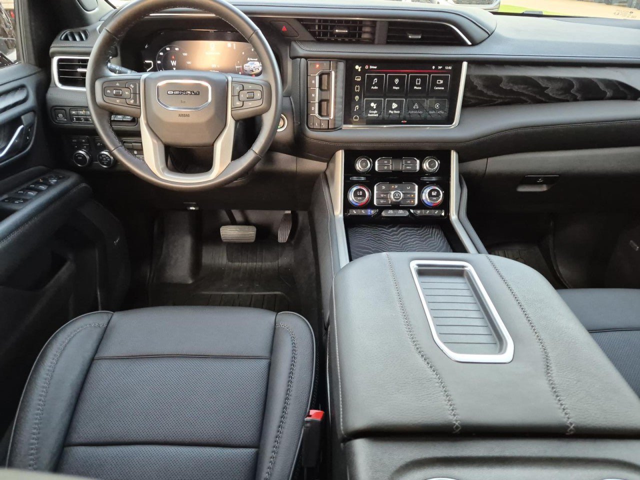 Certified 2022 GMC Yukon XL Denali w/ Denali Premium Package AWD/4WD image 16