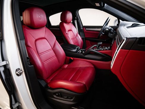 Certified 2023 Porsche Cayenne Platinum Edition AWD/4WD image 29