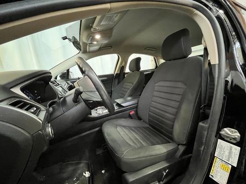 Used 2018 Ford Fusion SE w/ Fusion SE Technology Package image 10