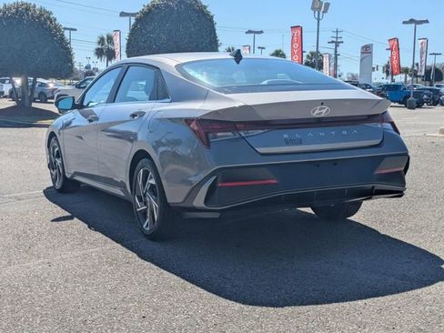 Used 2025 Hyundai Elantra SEL FWD image 5