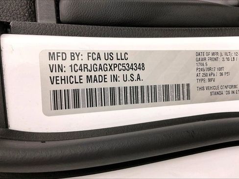 Used 2023 Jeep Grand Cherokee Laredo image 41