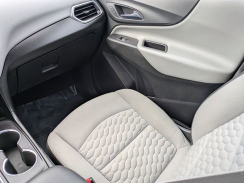 Used 2020 Chevrolet Equinox LS image 16