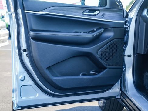 New 2025 Jeep Grand Cherokee Limited image 21