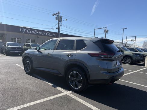 Used 2025 Nissan Rogue SV AWD/4WD image 5