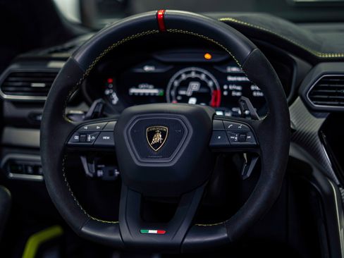 Used 2023 Lamborghini Urus Performante AWD/4WD image 10