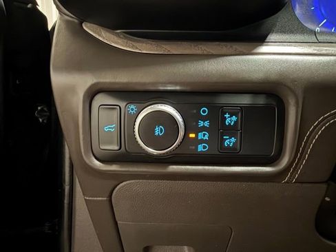 Used 2020 Ford Explorer Platinum w/ Premium Technology Package AWD/4WD image 39