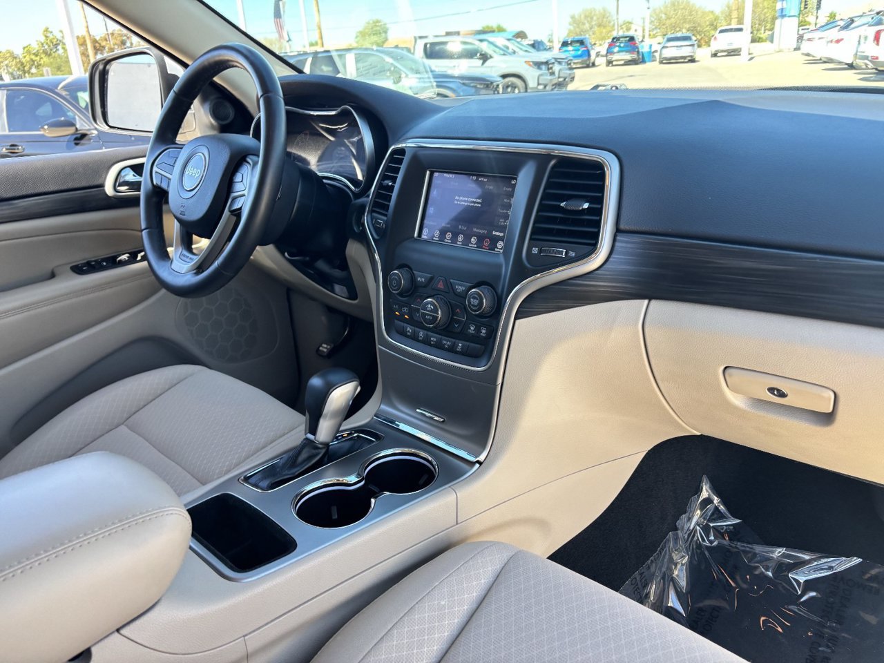 Used 2021 Jeep Grand Cherokee Laredo AWD/4WD image 10