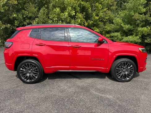 Used 2022 Jeep Compass Limited w/ (RED) Package AWD/4WD image 17