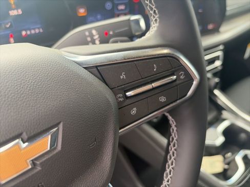 Used 2026 Chevrolet Traverse LT image 16