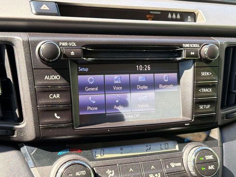 Used 2018 Toyota RAV4 XLE FWD image 18