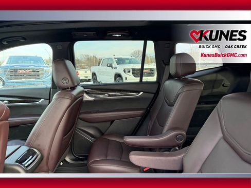 Used 2022 Cadillac XT6 Premium Luxury image 10