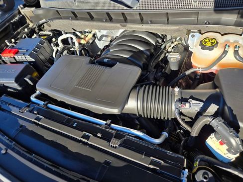 Used 2024 Chevrolet Suburban High Country w/ Advanced Technology Package image 17