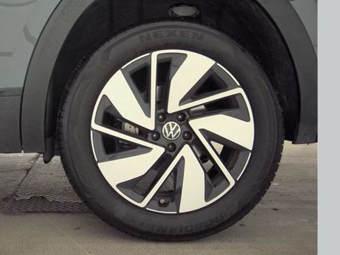 Used 2025 Volkswagen Atlas SE AWD/4WD image 22