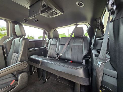 Used 2015 Chrysler Town & Country S w/ Driver Convenience Group FWD image 46