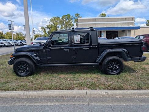 Used 2023 Jeep Gladiator Willys image 7