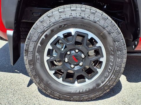 Certified 2025 Toyota Tacoma TRD Off-Road AWD/4WD image 7
